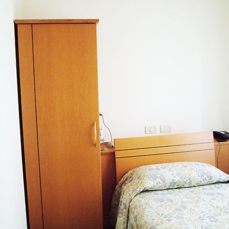 Albergo Roma Tolmezzo Camera foto