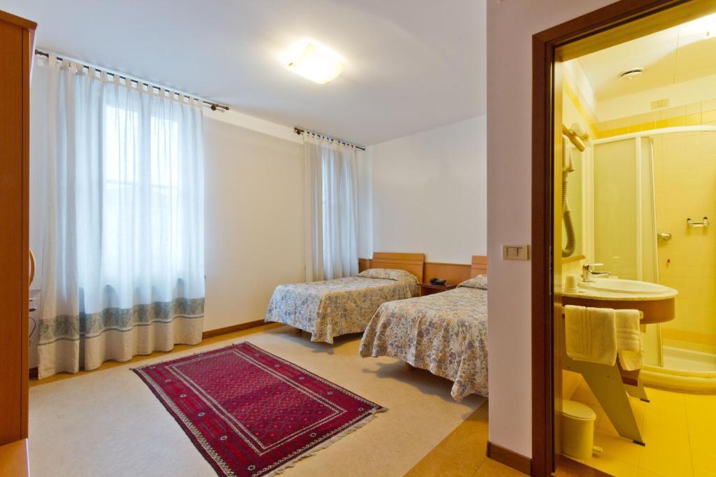 Albergo Roma Tolmezzo Esterno foto