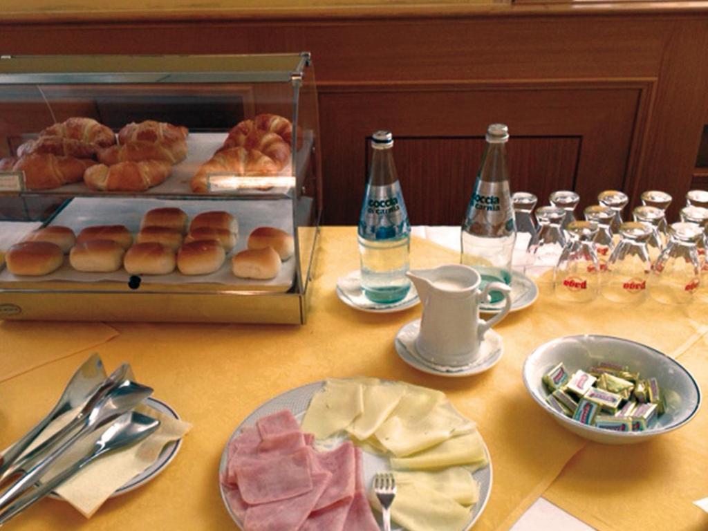 Albergo Roma Tolmezzo Esterno foto